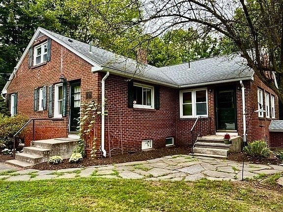 4th image of 10 Chestnut St