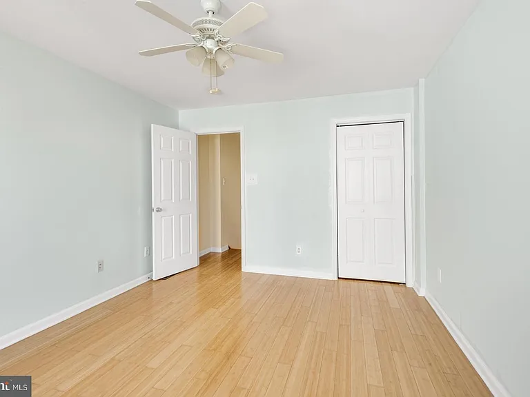 2476 Emerald St — Photo 19