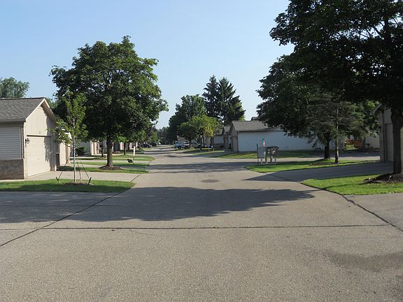 3rd image of 6520 Deerhurst Dr