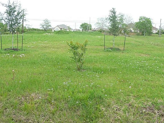 4th image of 2501 Mary Ln