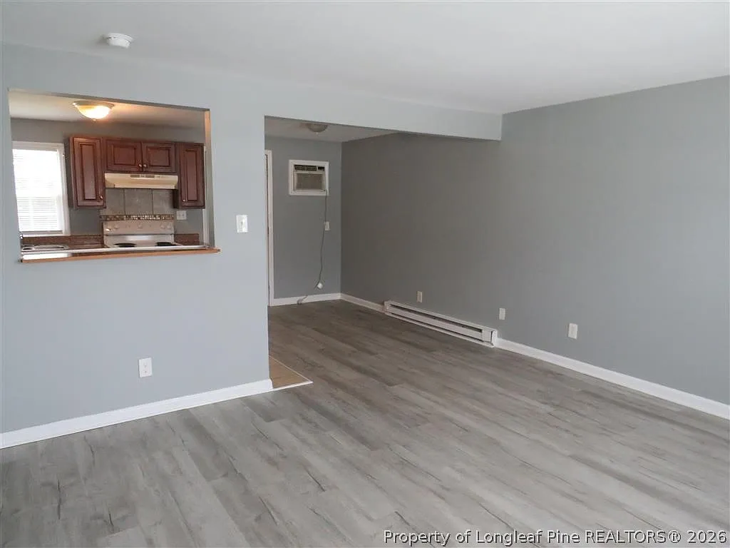 2 bed, 1.0 bath, 800 sqft, $850 — Photo 2