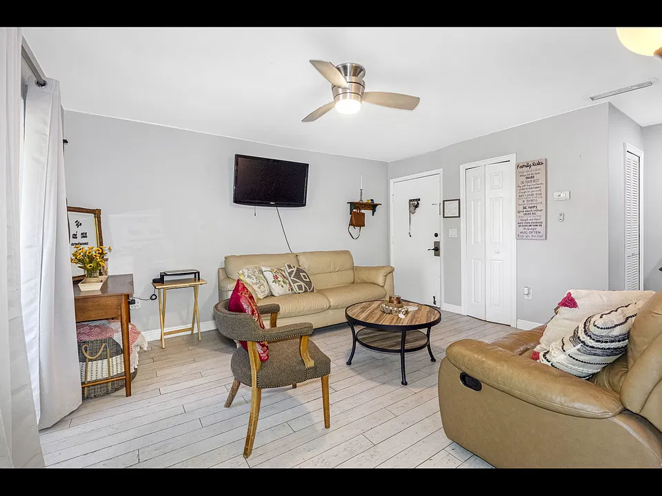 9007 Westchester Cir #B