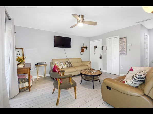 9007 Westchester Cir APT B, Tampa, FL 33604