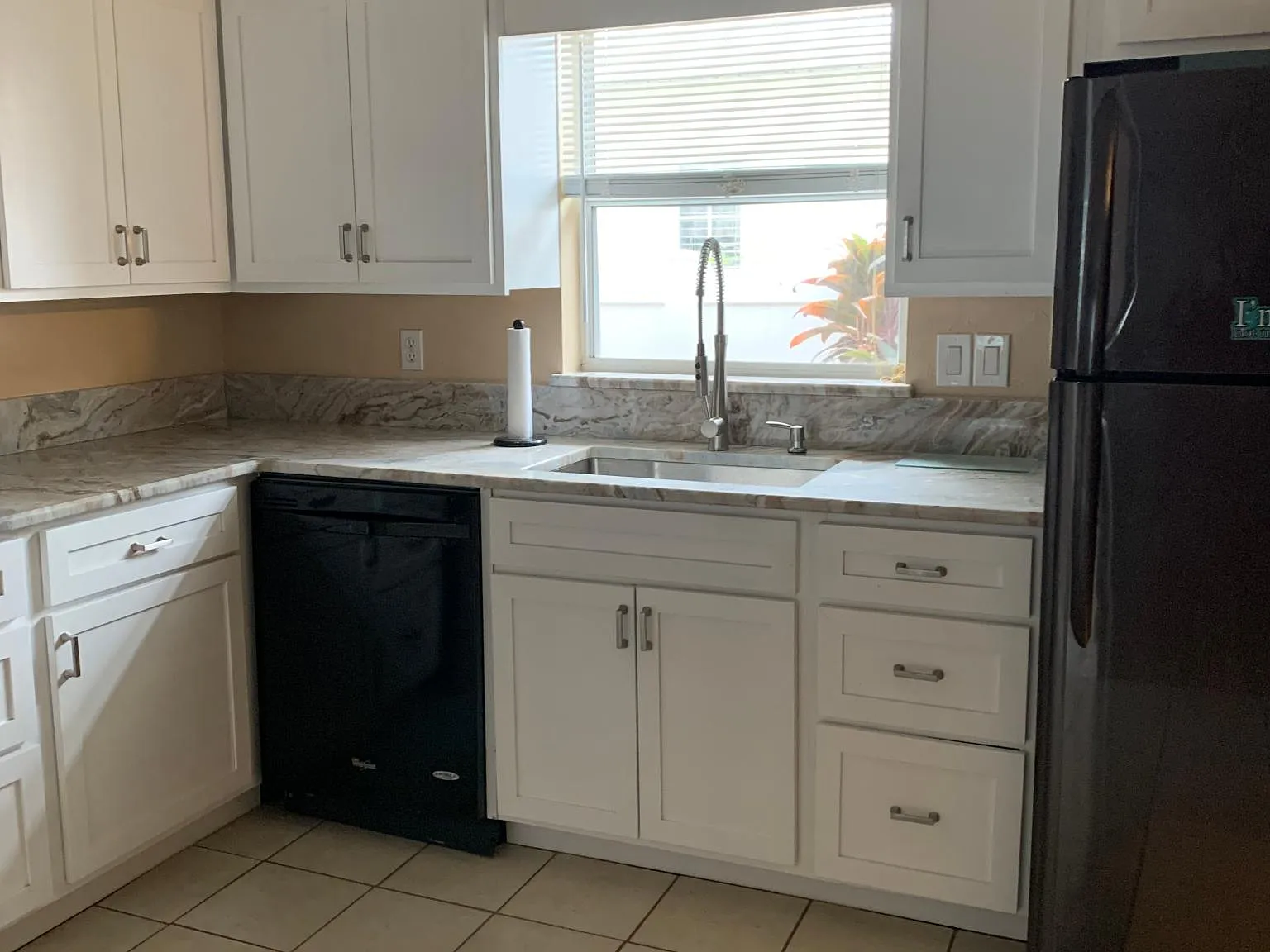 1 bed, 350 sqft, $1,000 — Photo 4