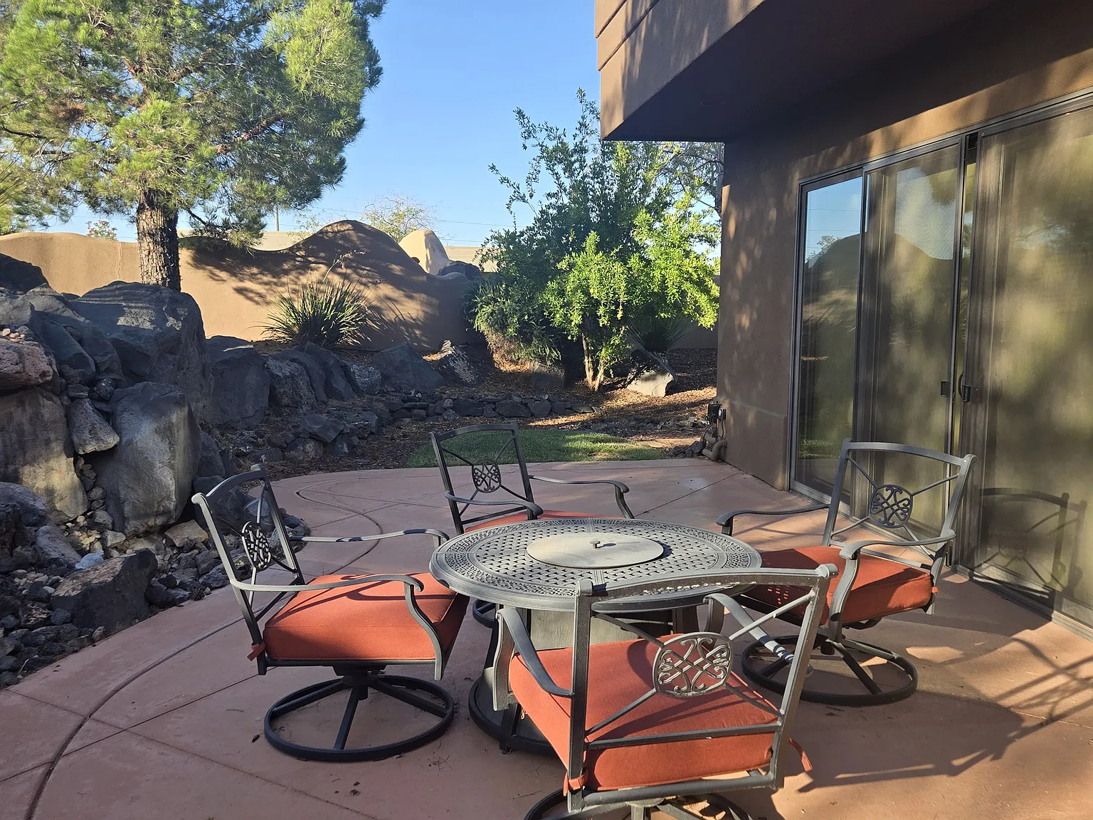 3 bed, 2400 sqft, $2,995 — Photo 2