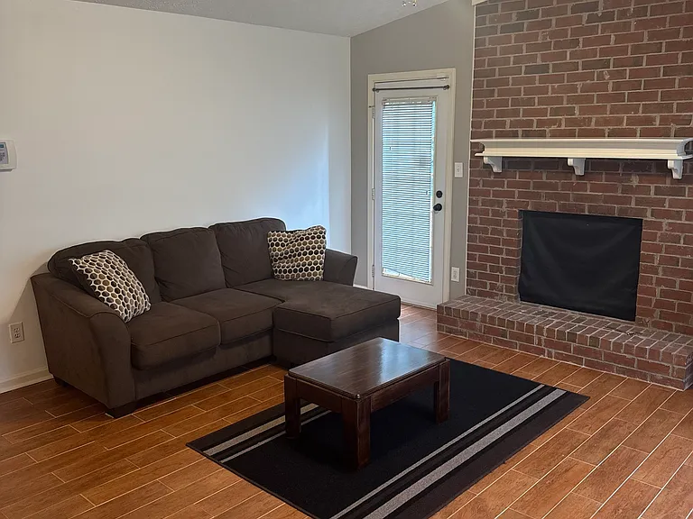 255 Monmouth Dr — Photo 2