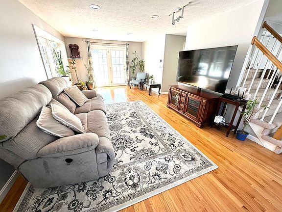 3rd image of 141 Ridge Road