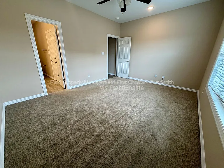 6605 Leightyn Ln — Photo 9