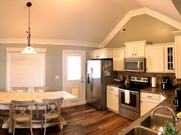 Kitchen & Dinning Area