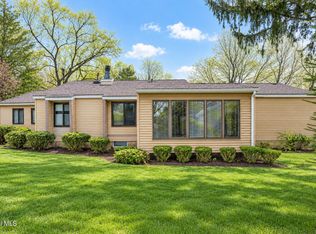 2 Loudonwood E, Loudonville, NY 12211
