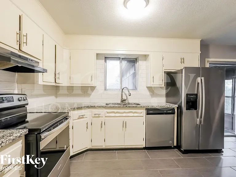 1004 SW 14th Ter — Photo 7