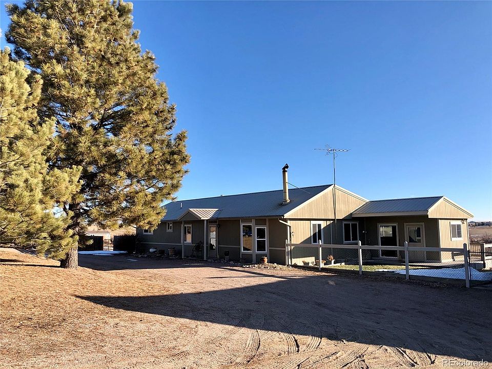 1st image of 40158 Margaret Dr