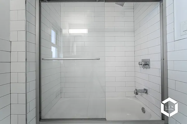 Rented by LIX Real Estate LLC | media 10