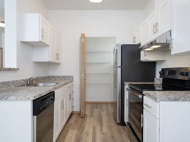 1 Bed 1 Bath Deluxe - 739 SqFt 1 Bed 1 Bath Deluxe - 739 SqFt
