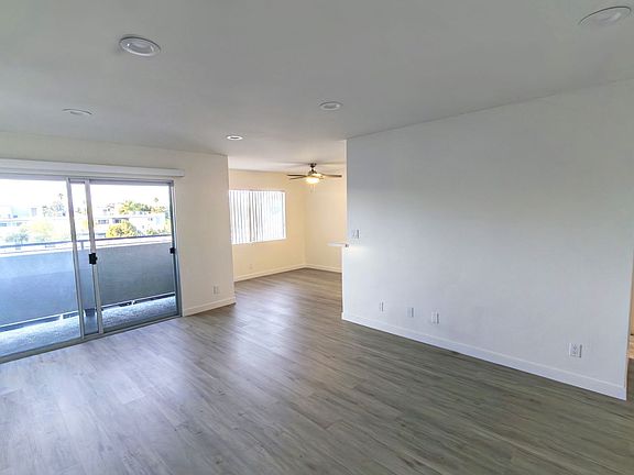 5th image of 13951 Moorpark St APT 311