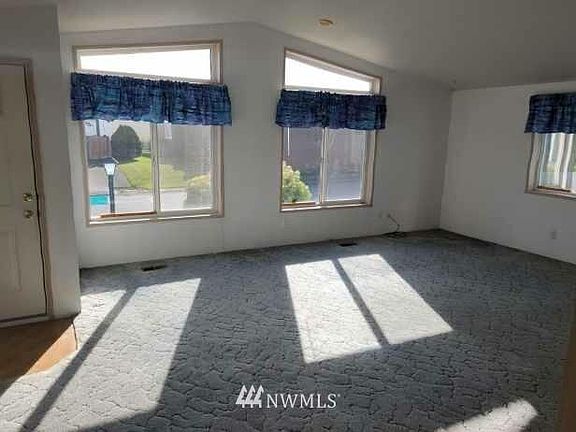 4th image of 1807 138th Avenue Ct #139