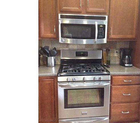 4th image of 3920 Oakridge Dr