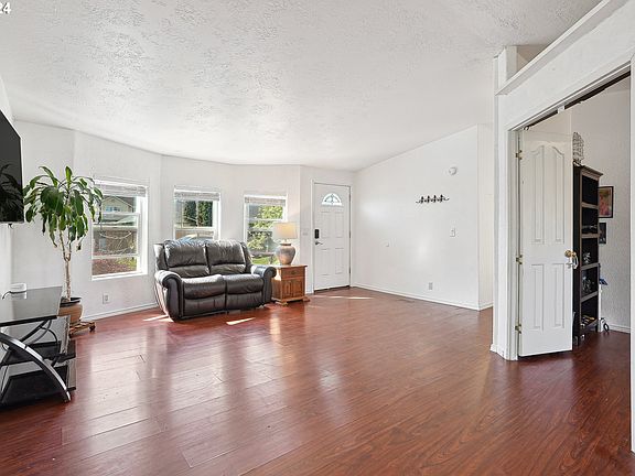3rd image of 1293 NE 17th Ave