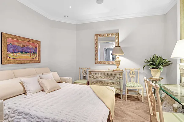 Sold by Compass | media 8