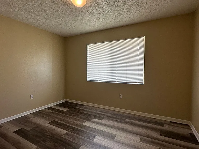112 Cory Ln — Photo 11