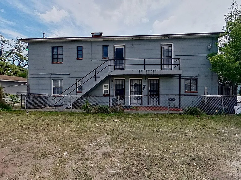 1235 W 5th St — Photo 2