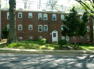 5708 11th St N APT 8, Arlington, VA 22205