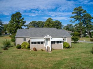 21 Heritage Point Ct, Deltaville, VA 23043