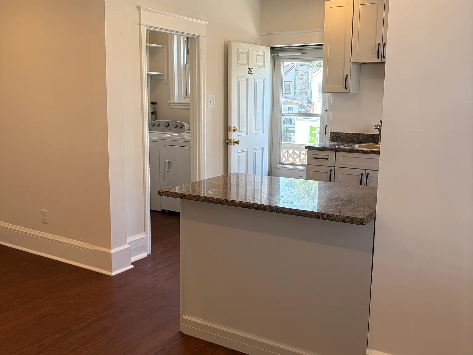2 bed, 900 sqft, $1,875 — Photo 3