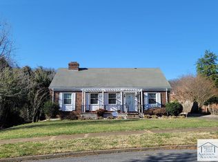 913 Jefferson Cir, Martinsville, VA 24112