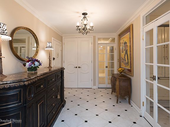 4th image of 150 E 77th St APT 2D
