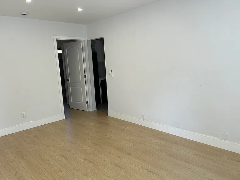 15737 1/4 Sutton St #1 — Photo 9
