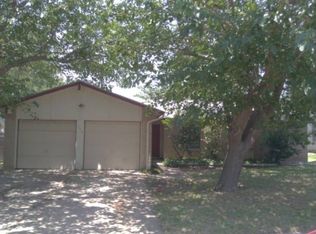 703 S Hunters Glen Cir, Arlington, TX 76015
