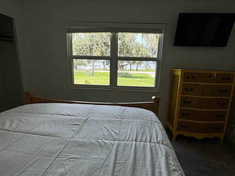 Lakeshore Dr — Photo 20
