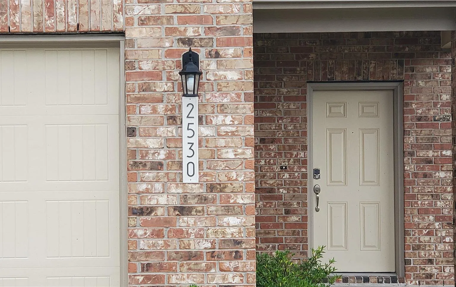 4 bed, 2.5 bath, 2158 sqft, $2,550 — Photo 1