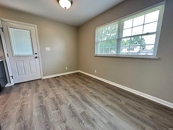 5th image of 4901 Tanglewood Dr