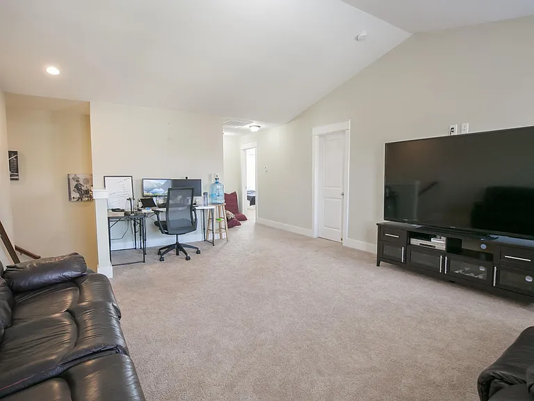 632 Newcomb St — Photo 22