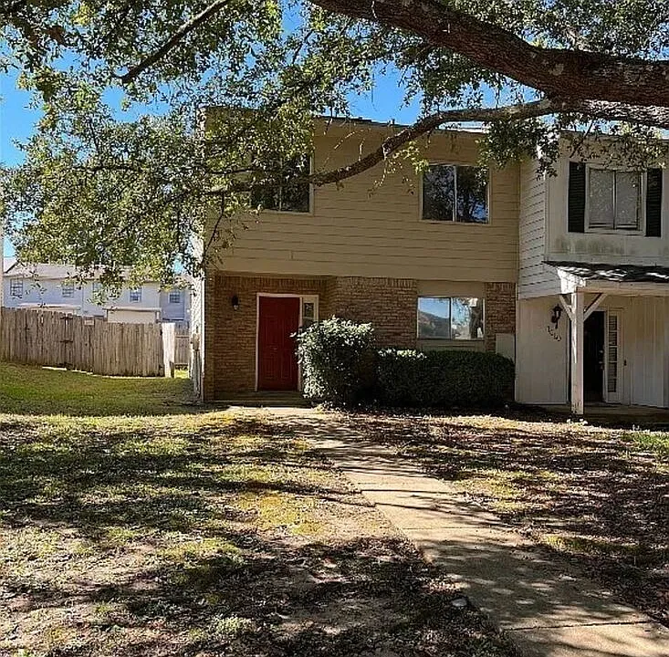 1612 Woodmere Loop