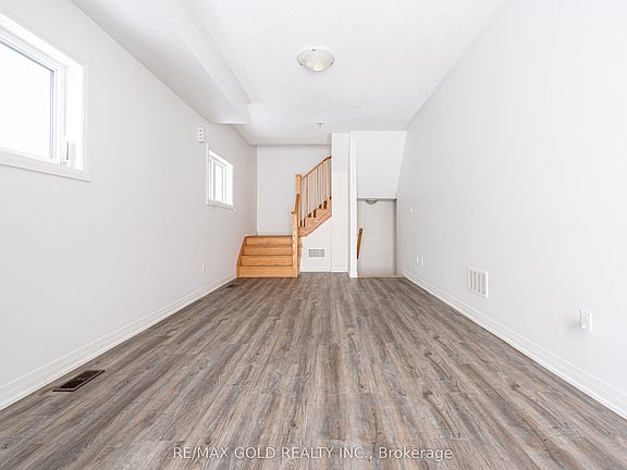 3rd image of 18 Haydrop Rd