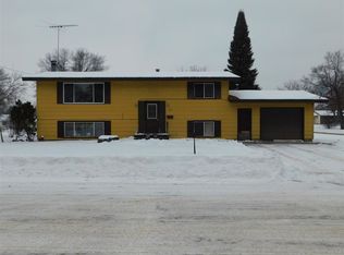 705 Oak Dr, Shawano, WI 54166