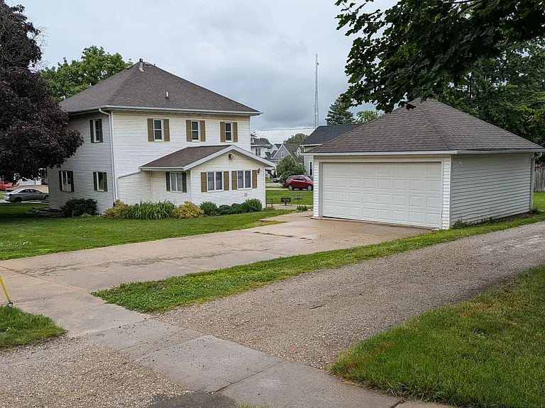 1033 Nash St — Photo 2