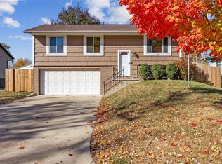 6711 Idlebrook Ln NE, Cedar Rapids, IA 52402
