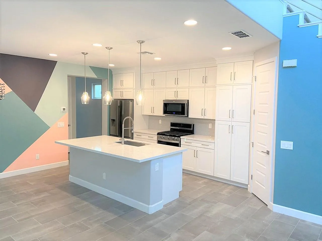 3 bed, 1983 sqft, $2,800 — Photo 4