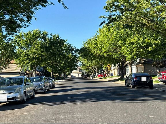 4th image of 709 Codington Way