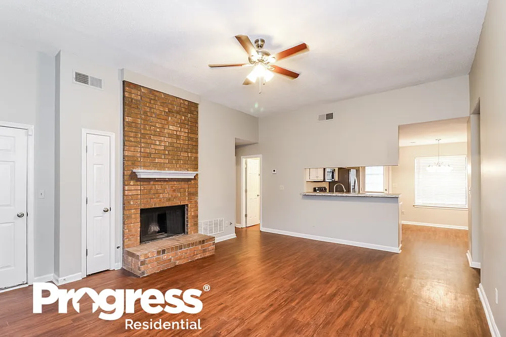 3 bed, 2.0 bath, 1242 sqft, $1,740 — Photo 4