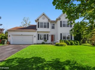 79 Saint Marys Ln, Lindenhurst, IL 60046