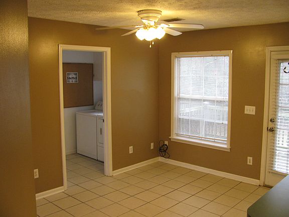 4th image of 241 Magnolia Dr