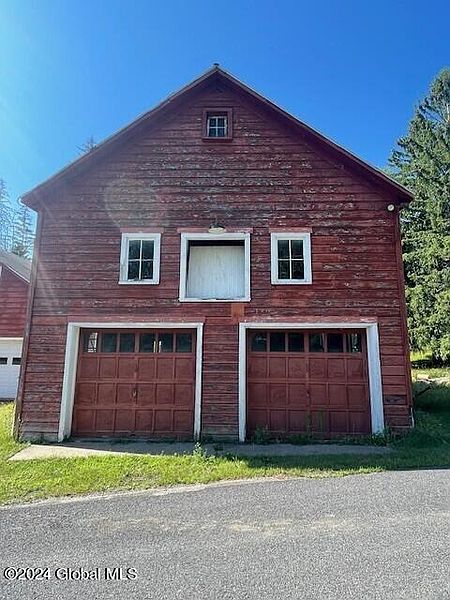 2nd image of 18 Robinson Street