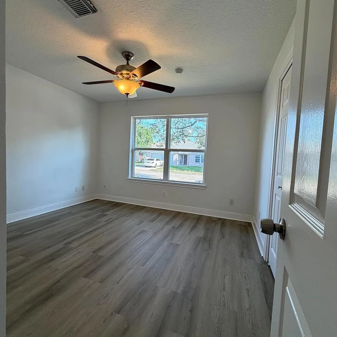 3 bed, 2.0 bath, 1524 sqft, $2,199 — Photo 4