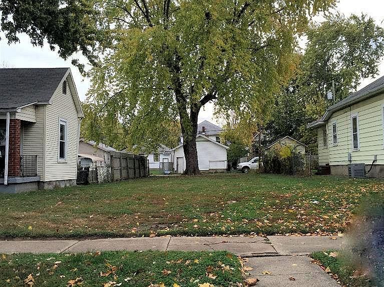 1st image of 2100 Woodlawn Ave