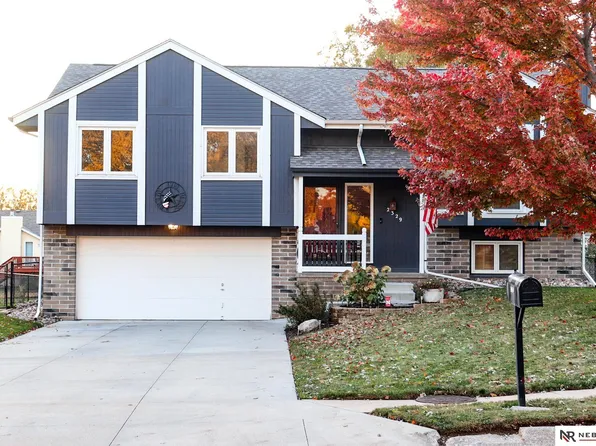 2329 Hogantown Dr, Bellevue, NE 68123